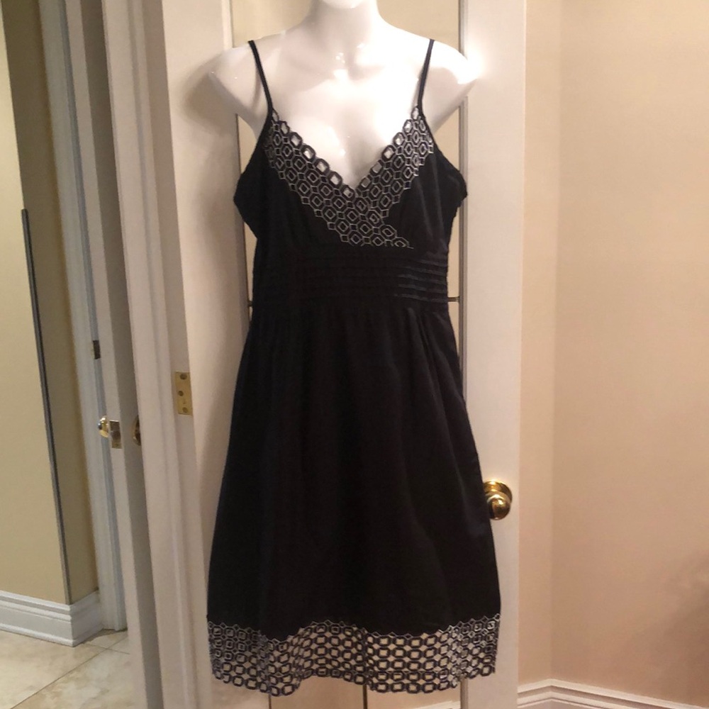 Black Sleeveless V-Neck Dress with Lace Trim